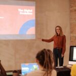 Nowe oblicze pracy – jak AI zmienia rynek zawodów | AI w pracy | Unimelius.pl