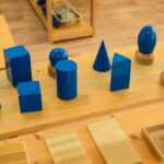 Jak wybrać pierwsze przedszkole pod kątem metodologii (Montessori vs Waldorf)