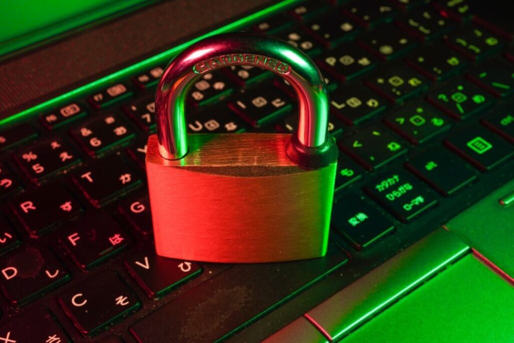Jak wykryć ukryty keylogger na komputerze firmowym